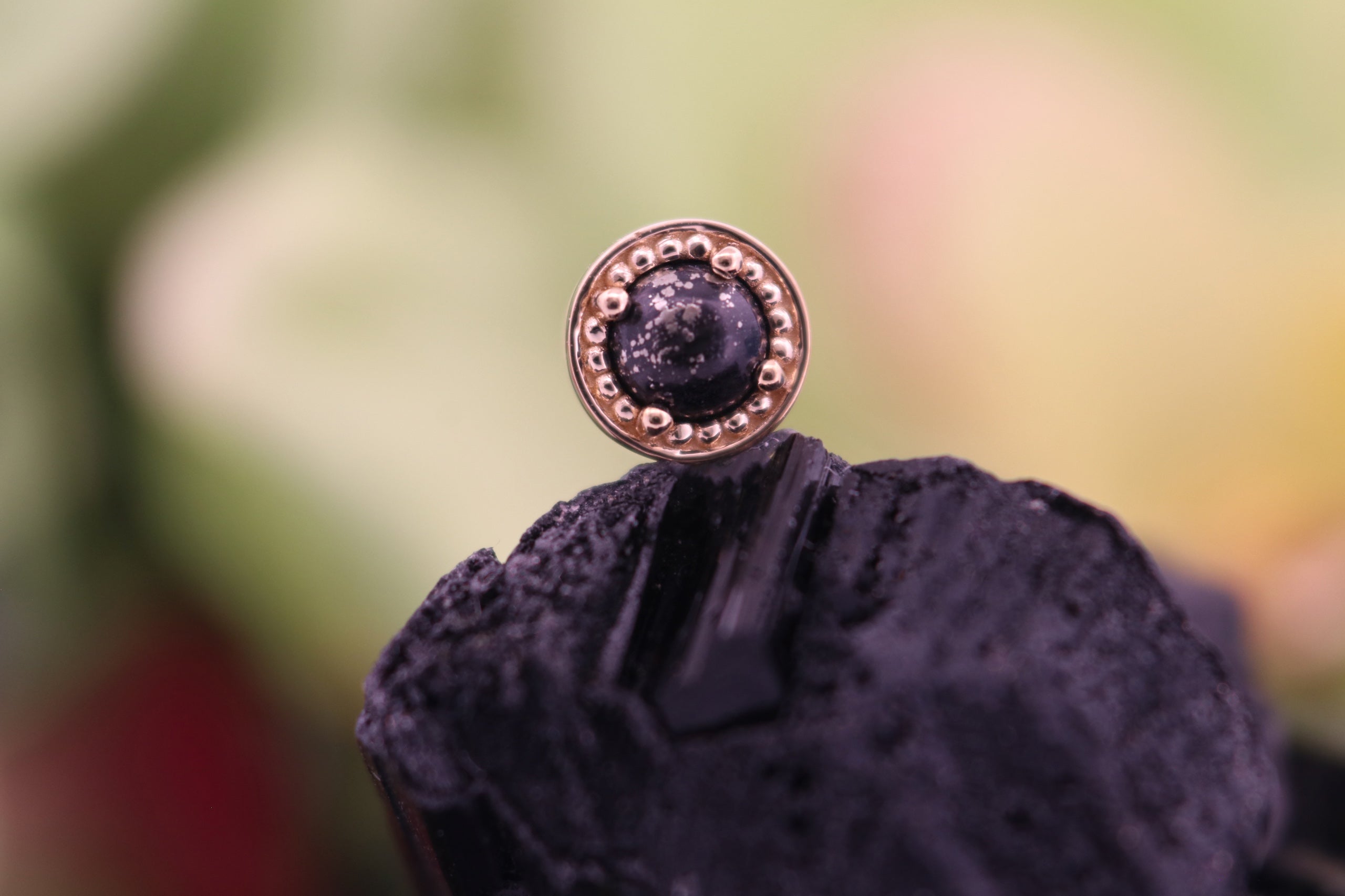 Cabochon Millgrain Prong Threaded End
