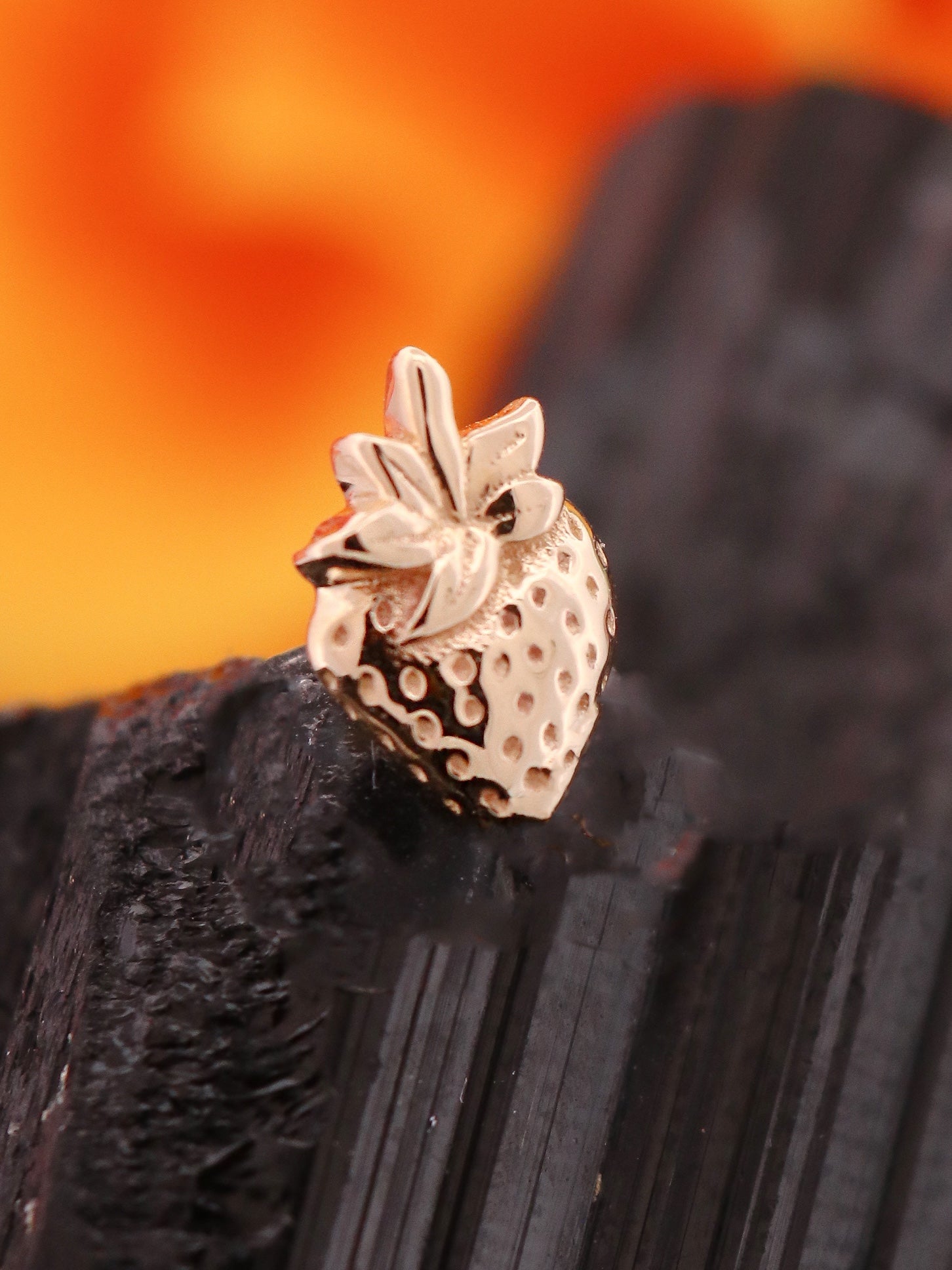 Strawberry Threaded End