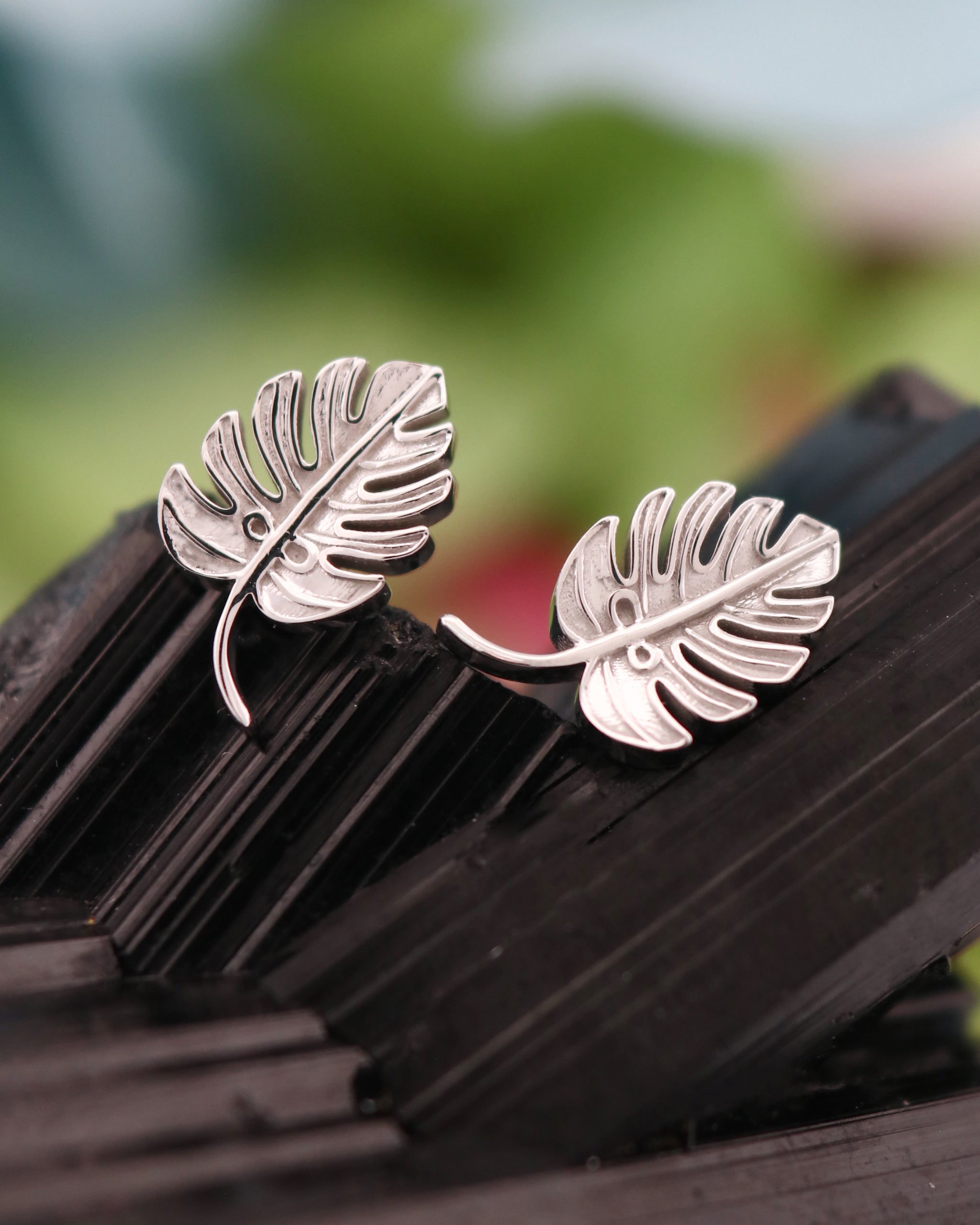 Monstera Leaf Threaded End, photo 1 of 5